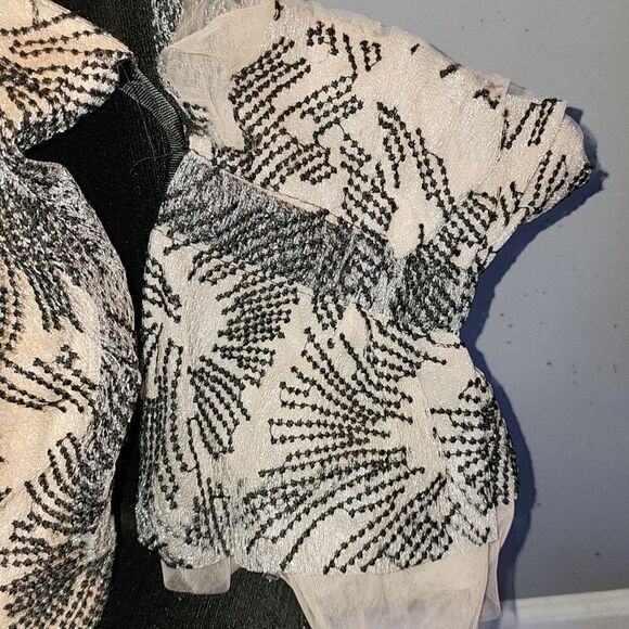 Strapped off shoulder top  - Picture 2 of 4